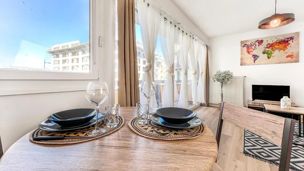 Homey Grey - Proche Gare Et Tram - Proche Centre - Balcon Prive - Wifi Et Netflix Annemasse Apartment